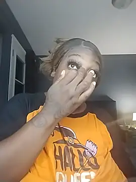 Snapshot of BiancaClarkson chatting on 11/16/25, 12:05 BiancaClarkson online show from 11/16/25, 12:05