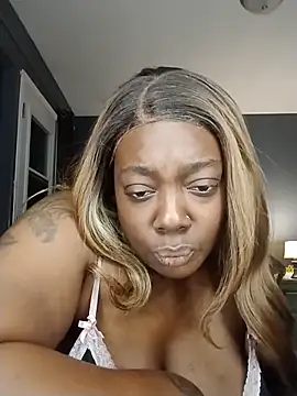 Snapshot of BiancaClarkson chatting on 11/17/25, 01:22 BiancaClarkson online show from 11/17/25, 01:22