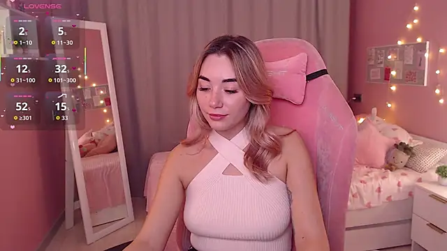 Snapshot of Rosie_Mac chatting on 11/18/25, 01:11 Rosie Mac online show from 11/18/25, 01:11