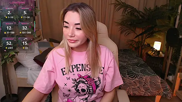 Snapshot of Rosie_Mac chatting on 11/25/25, 01:05 Rosie Mac online show from 11/25/25, 01:05