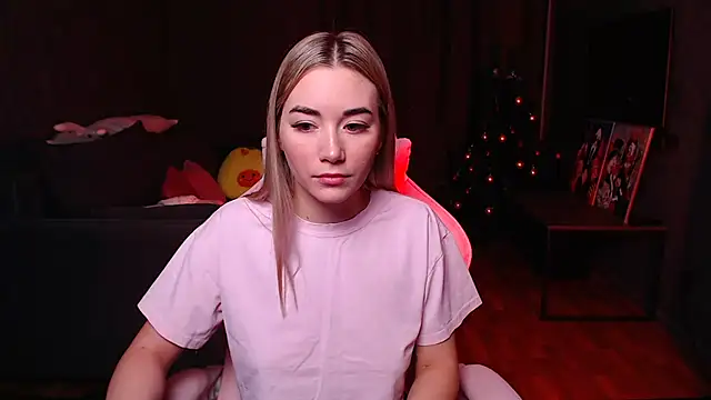 Snapshot of Rosie_Mac chatting on 12/17/25, 02:17 Rosie Mac online show from 12/17/25, 02:17