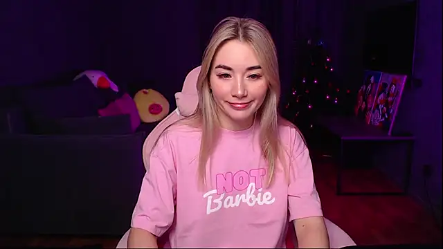 Snapshot of Rosie_Mac chatting on 12/19/25, 01:45 Rosie Mac online show from 12/19/25, 01:45