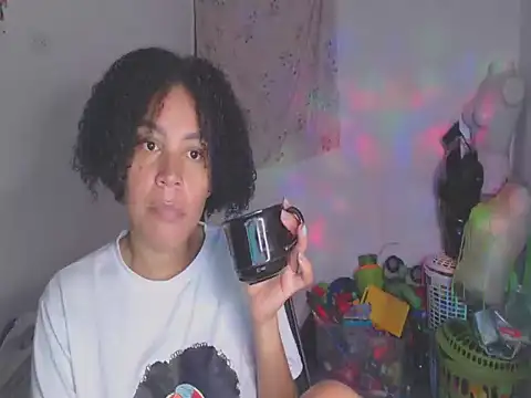 Snapshot of shayna_cute chatting on 05/27/26, 01:57 shayna cute online show from 05/27/26, 01:57