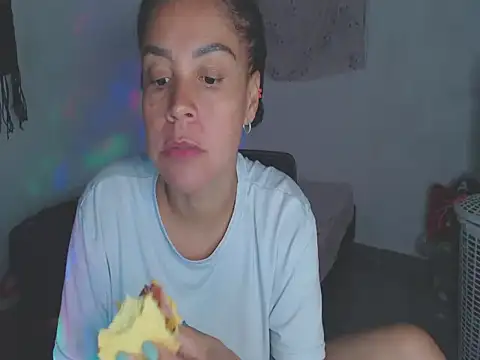 Snapshot of shayna_cute chatting on 06/09/26, 12:55 shayna cute online show from 06/09/26, 12:55