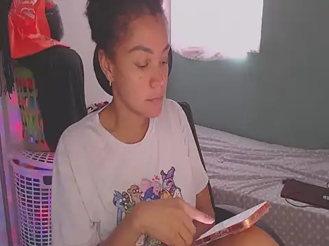 Snapshot of shayna_cute chatting on 06/18/26, 09:52 shayna cute online show from 06/18/26, 09:52