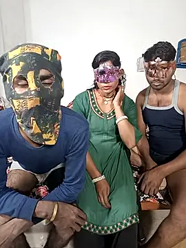 Snapshot of Real-Family chatting on 11/28/25, 03:47 Real-Family online show from 11/28/25, 03:47