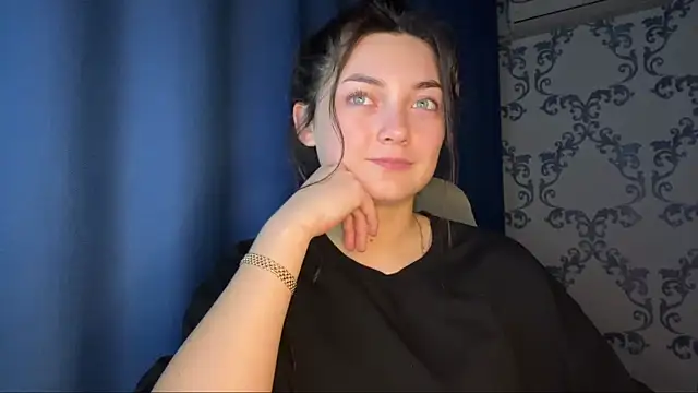 TwotyBright online show from 11/25/25, 04:18