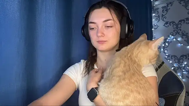 TwotyBright online show from 12/18/25, 06:08