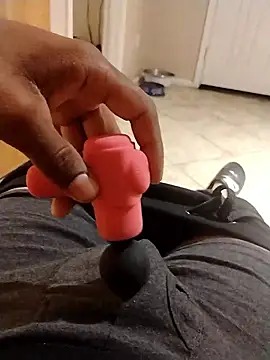 Snapshot of m8je chatting on 11/14/25, 04:11 m8je online show from 11/14/25, 04:11