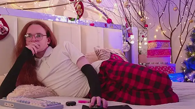 Snapshot of Mark_Glover chatting on 12/17/25, 03:29 Mark Glover online show from 12/17/25, 03:29