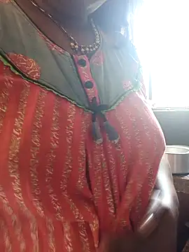 Snapshot of hyd_couple7878 chatting on 11/05/25, 05:40 hyd couple7878 online show from 11/05/25, 05:40