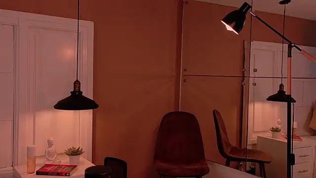 Snapshot of Raven444 chatting on 11/08/25, 11:25 Raven444 online show from 11/08/25, 11:25