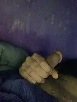 Snapshot of hotman29 chatting on 12/21/25, 12:18 hotman29 online show from 12/21/25, 12:18