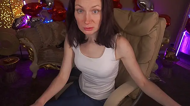 AmiraGoldd online show from 02/16/26, 02:18