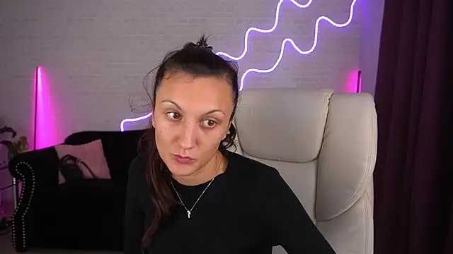 ZafiraMoonn online show from 11/04/25, 08:46