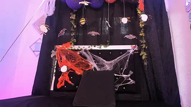 Snapshot of Dayan_and_Andriu chatting on 11/04/25, 07:24 Dayan and Andriu online show from 11/04/25, 07:24