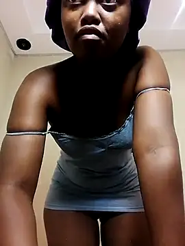 Snapshot of SweetSavage18 chatting on 12/01/25, 12:26 SweetSavage18 online show from 12/01/25, 12:26