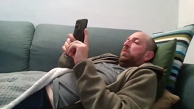 Snapshot of luca_beech88 chatting on 04/05/26, 05:10 luca beech88 online show from 04/05/26, 05:10