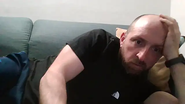 Snapshot of luca_beech88 chatting on 04/06/26, 06:31 luca beech88 online show from 04/06/26, 06:31