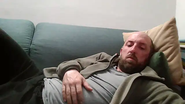 Snapshot of luca_beech88 chatting on 04/11/26, 06:23 luca beech88 online show from 04/11/26, 06:23