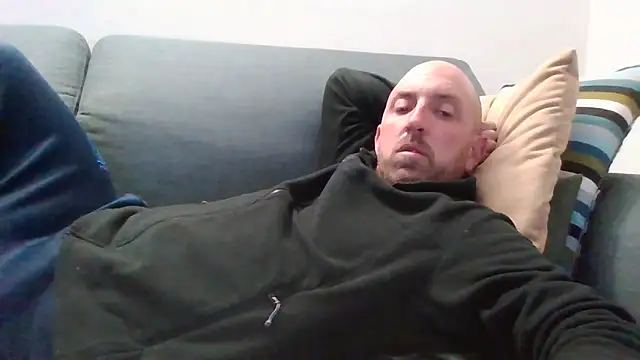 Snapshot of luca_beech88 chatting on 04/14/26, 06:03 luca beech88 online show from 04/14/26, 06:03