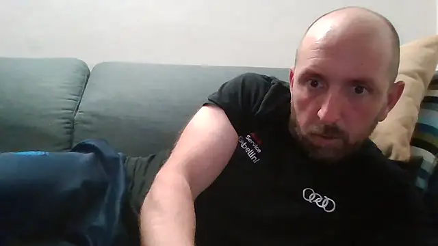 Snapshot of luca_beech88 chatting on 04/19/26, 06:32 luca beech88 online show from 04/19/26, 06:32