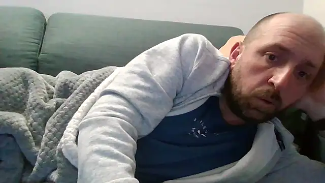 Snapshot of luca_beech88 chatting on 04/20/26, 07:37 luca beech88 online show from 04/20/26, 07:37