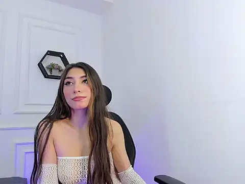 Snapshot of Ana_Muller19 chatting on 12/01/25, 11:32 Ana Muller19 online show from 12/01/25, 11:32