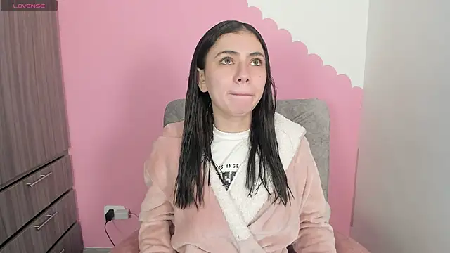 Snapshot of Shanell_c chatting on 12/21/25, 02:13 Shanell c online show from 12/21/25, 02:13