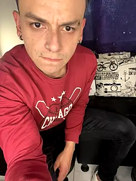 Snapshot of daniel_collins chatting on 11/12/25, 01:11 daniel collins online show from 11/12/25, 01:11