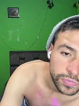 Snapshot of Axelcherry chatting on 11/03/25, 05:31 Axelcherry online show from 11/03/25, 05:31