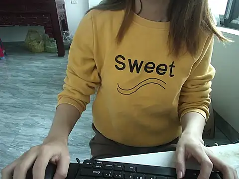 Snapshot of ---Lusi03--- chatting on 12/15/25, 12:37 ---Lusi03--- online show from 12/15/25, 12:37