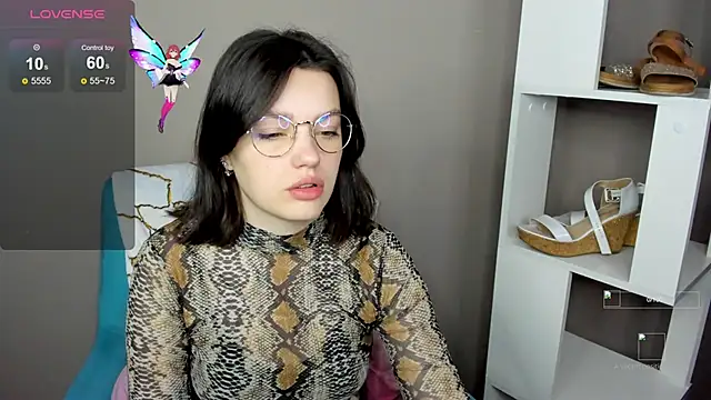 Snapshot of Karina_Kellyy chatting on 11/17/25, 02:28 Karina Kellyy online show from 11/17/25, 02:28