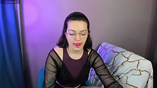 Snapshot of Karina_Kellyy chatting on 12/15/25, 03:44 Karina Kellyy online show from 12/15/25, 03:44