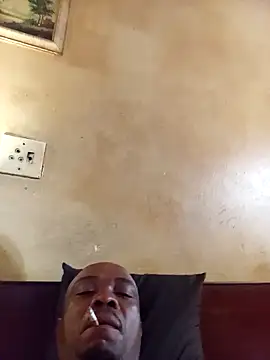 Snapshot of BBC-KING-100 chatting on 12/21/25, 12:23 BBC-KING-100 online show from 12/21/25, 12:23