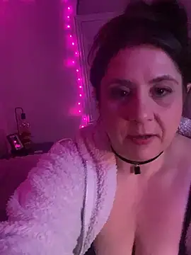 Snapshot of drippingwetaj chatting on 11/22/25, 11:42 drippingwetaj online show from 11/22/25, 11:42