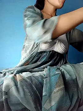 Snapshot of Saniya76 chatting on 11/24/25, 04:07 Saniya76 online show from 11/24/25, 04:07