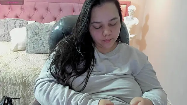 Snapshot of _chelsea_24 chatting on 05/08/26, 12:21 chelsea 24 online show from 05/08/26, 12:21