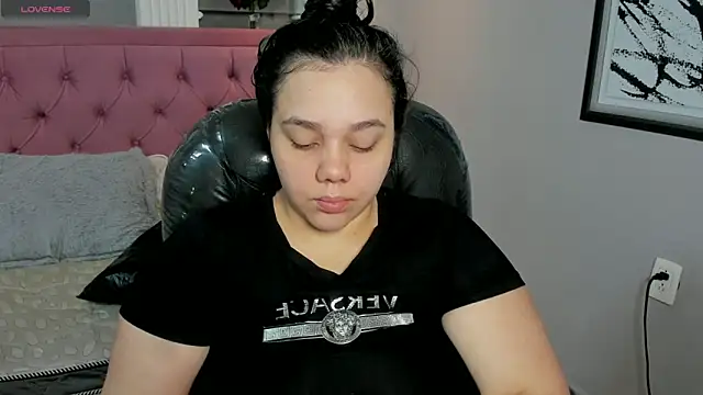 Snapshot of _chelsea_24 chatting on 05/17/26, 04:25 chelsea 24 online show from 05/17/26, 04:25