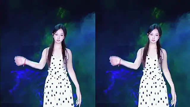 Snapshot of Amazing-001 chatting on 12/13/25, 07:53 Amazing-001 online show from 12/13/25, 07:53