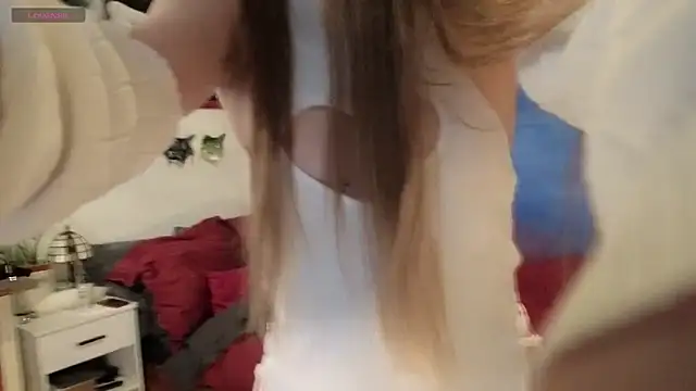 Snapshot of ScarletKitsunyaa chatting on 03/18/26, 02:20 ScarletKitsunyaa online show from 03/18/26, 02:20