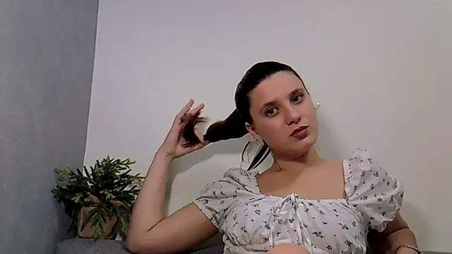 Snapshot of KiraHoney chatting on 11/08/25, 10:08 KiraHoney online show from 11/08/25, 10:08