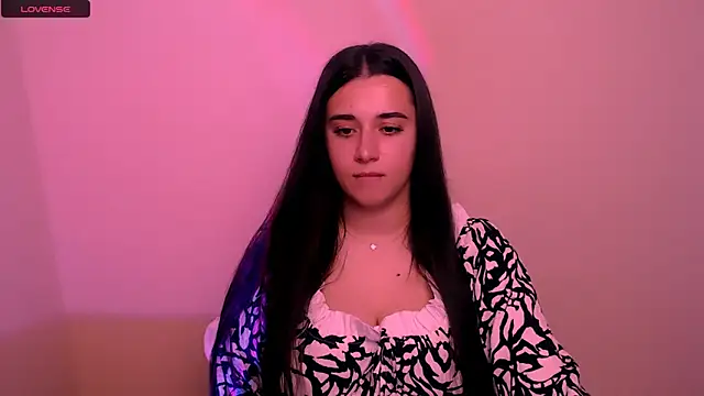 Snapshot of AlinaDoll_ chatting on 11/12/25, 08:48 AlinaDoll online show from 11/12/25, 08:48