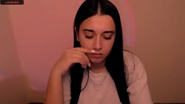 Snapshot of AlinaDoll_ chatting on 12/01/25, 10:42 AlinaDoll online show from 12/01/25, 10:42