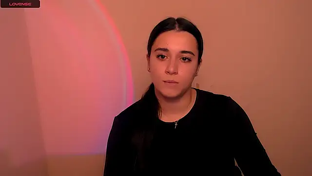 Snapshot of AlinaDoll_ chatting on 12/03/25, 08:23 AlinaDoll online show from 12/03/25, 08:23