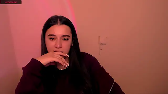 Snapshot of AlinaDoll_ chatting on 12/18/25, 08:20 AlinaDoll online show from 12/18/25, 08:20