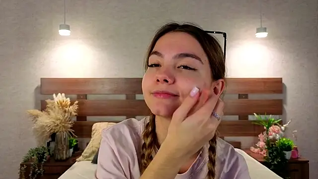 Snapshot of MargieDavidson chatting on 02/02/26, 08:35 MargieDavidson online show from 02/02/26, 08:35