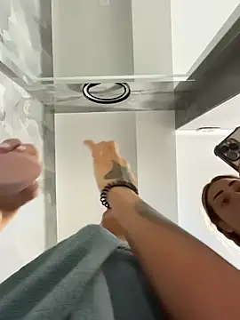 Snapshot of VickyM99 chatting on 12/14/25, 08:09 VickyM99 online show from 12/14/25, 08:09