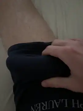 Snapshot of chibraxFR chatting on 11/04/25, 01:21 chibraxFR online show from 11/04/25, 01:21