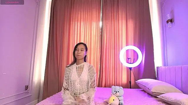 lihnpham online show from 11/16/25, 03:56